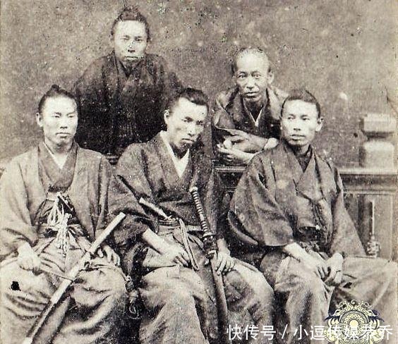 日本|日本武士老照片：手拿倭刀，身材矮小却长相凶悍，看起来野心勃勃