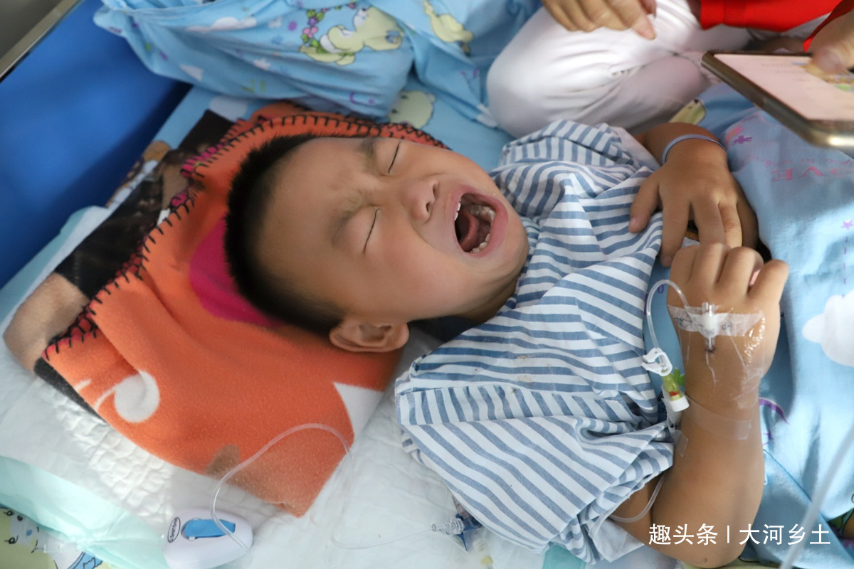 白云山|儿子患癫痫治疗花了近40万仍无法行走,母亲放弃自己的治疗救子