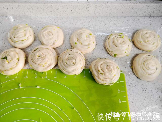 擀面棍|掌握了这个和面方法，自己也可以做手抓饼，跟卖的一样好吃一样薄