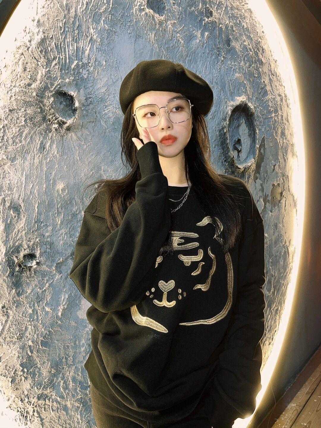 鎏金 今年流行“烫金元素”,个性时髦又有气场,普通人也能穿出高级感