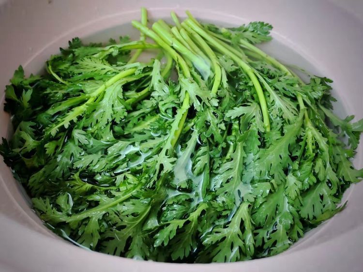 玉米面|冬季,这碱性蔬菜要多吃,改善失眠还润肺,做成蒸菜特别好吃!