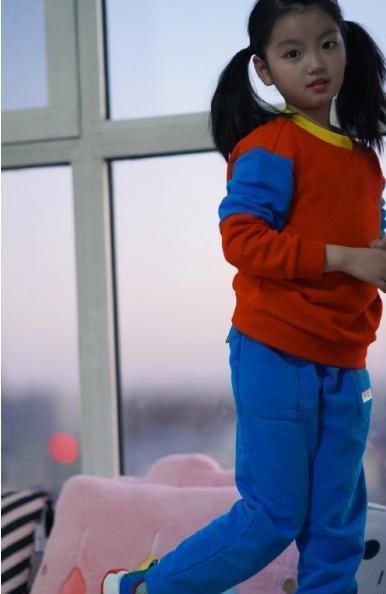 阿拉蕾 为给弟弟赚学费出道的阿拉蕾,被预言会长残,8岁的颜值打脸众人