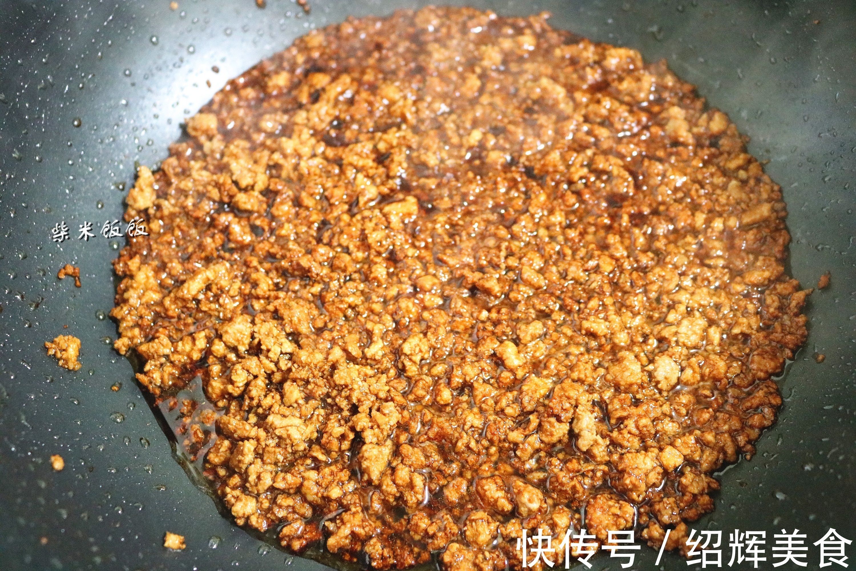 小丁|我家吃烧麦从不买，这做法简单，捏一捏10分钟出锅，4个不够吃