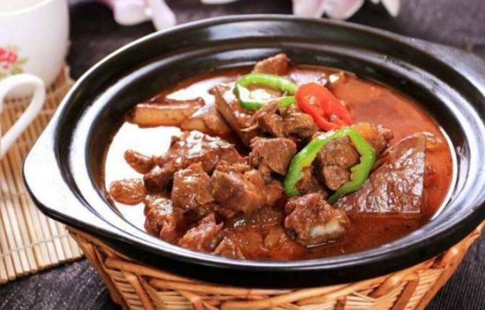 炖牛肉有啥技巧？厨师分享“3做2不做”，软烂鲜香没腥味，特好吃