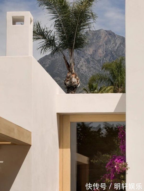 大宅|300㎡自然原木风大宅,盛开鲜花的院子,365天不出门也不嫌闷!