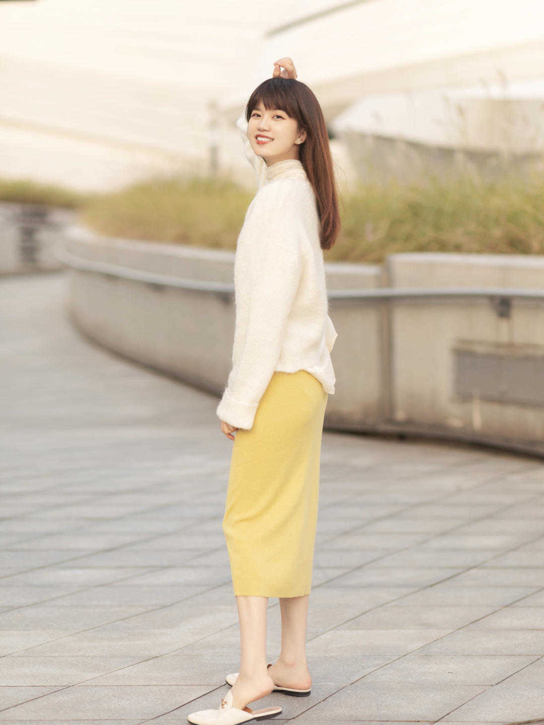 半身裙|如何打造法式风格?条纹T恤搭配白色阔腿裤,显得高级又时髦