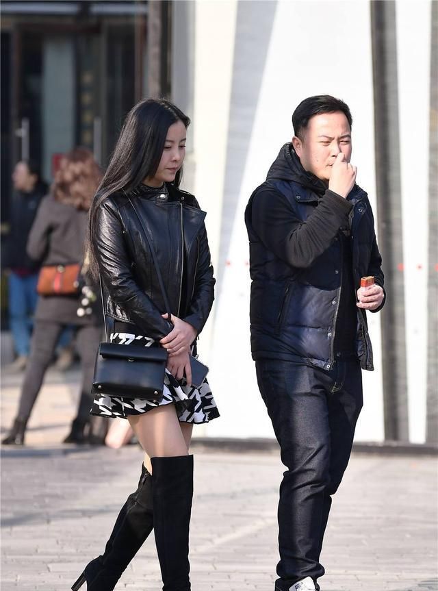 过膝靴 高跟过膝靴,在秋冬季节穿着出门,搭配出层次感