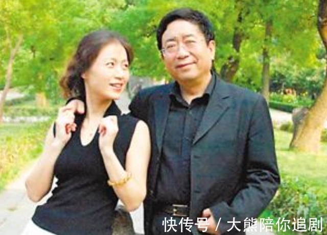 二人@余秋雨:靠发妻寄打工费生活,成名后却弃糟糠,闪婚小16岁女演员
