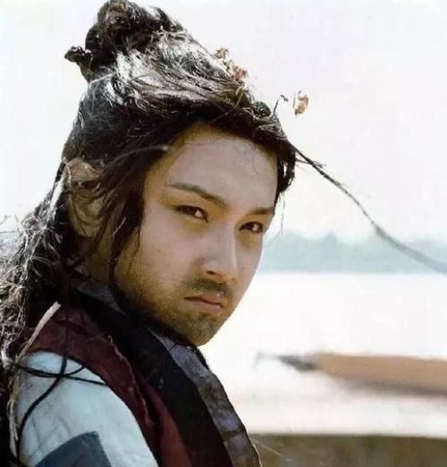 红楼梦&红楼梦:贾宝玉成了乞丐吗?他在贾府败落前,还是败落后出家?