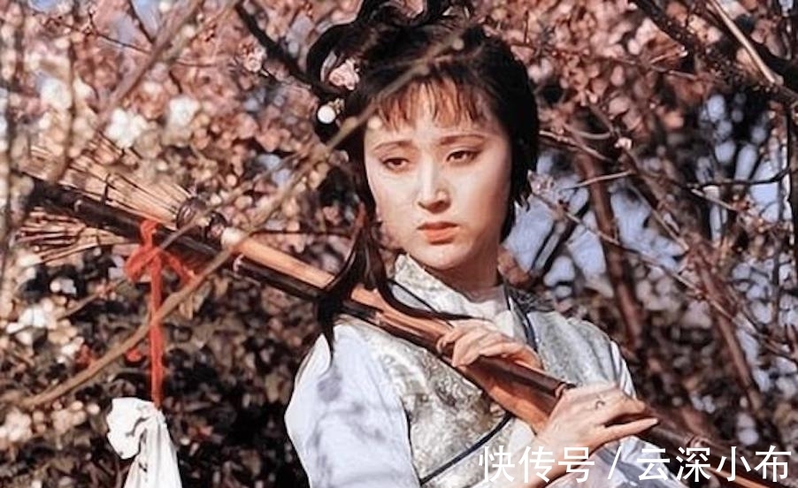 黛玉葬花&红楼梦:宝钗扑蝶和黛玉葬花,分别预示了宝钗和黛玉的不同命运