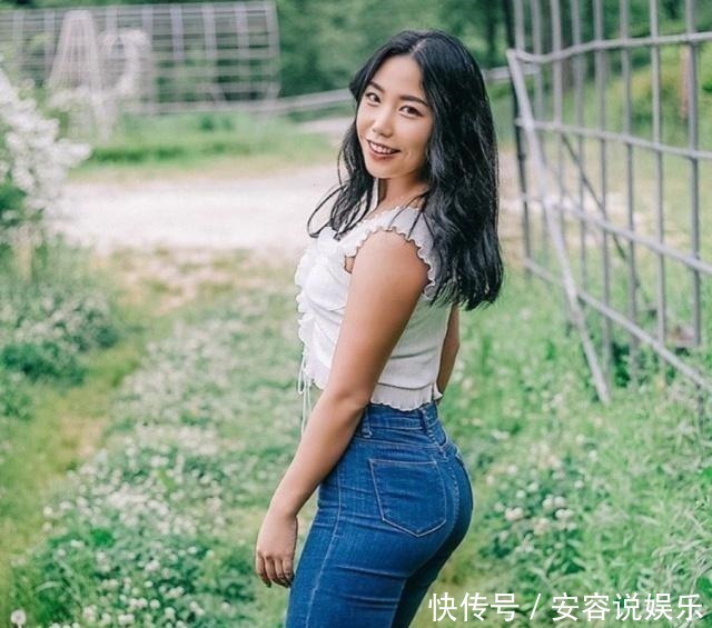 穿搭|牛仔裤与打底衫的美搭，总能展现女孩的青春活力