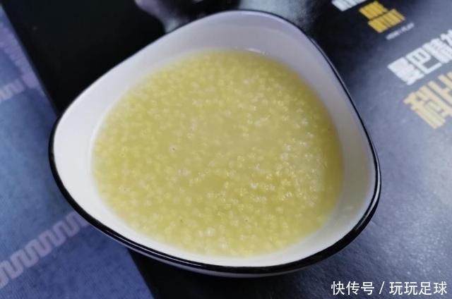 煮小米粥时,直接下锅是大错!多加这1步,米粥更黏稠,米油更厚!