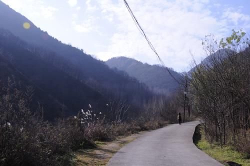 秦岭|西安秦岭未开发的峪口，自驾车能开进去，内藏翡翠谷和神秘巨石