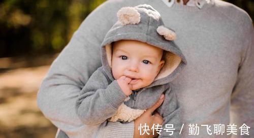 咬手指|孩子为什么喜欢咬手指?儿科医生表示:“长牙期”是祸首