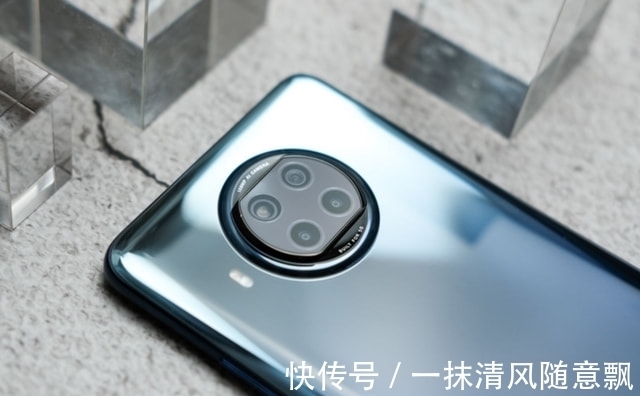 后置|从1999元跌至1299元,一亿像素四摄+256GB,已沦为标准千元机
