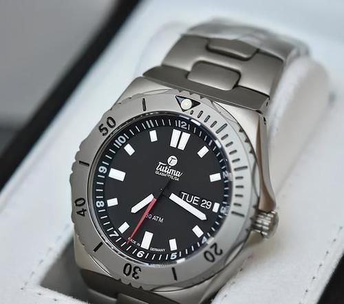 朋友想买一块男机械手表，什么品牌好？1万左右！哪里买正品？