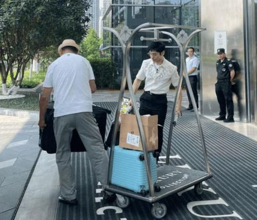宁静|黄晓明录节目变卑微：不要我觉得，我要你觉得