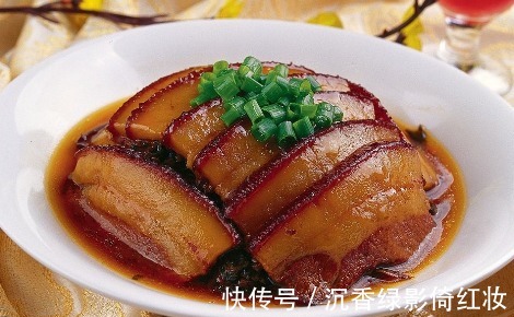 梅菜扣肉，寓意蒸蒸日上，肥而不腻，入口即化，好吃又解馋