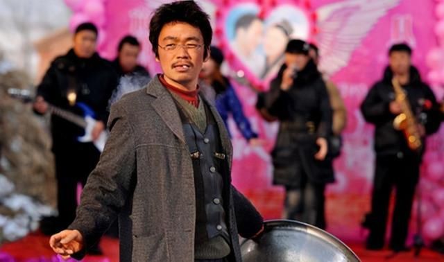 现实中的 树先生 为啥每个村都有傻傻的守村人 原因有4个