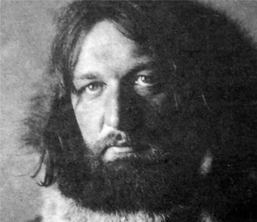 史上最牛探險(xiǎn)家,比貝爺還猛,用糞便做刀,從10米冰層下逃出生天