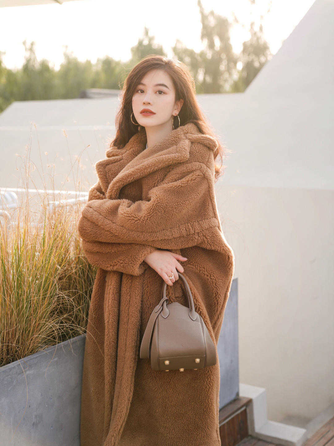 吊带裙 泰迪熊外套搭什么下装最好看,码住这几款,秒变精致时髦精