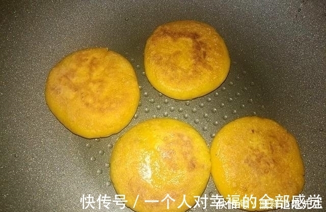 面团|南瓜饼这么做,吃了一个还想吃一个,又香又糯