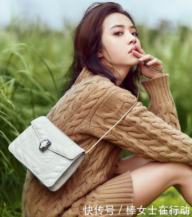 高级|秋冬季,毛衣就买这3个高级色,显白还减龄,穿几年都不过时