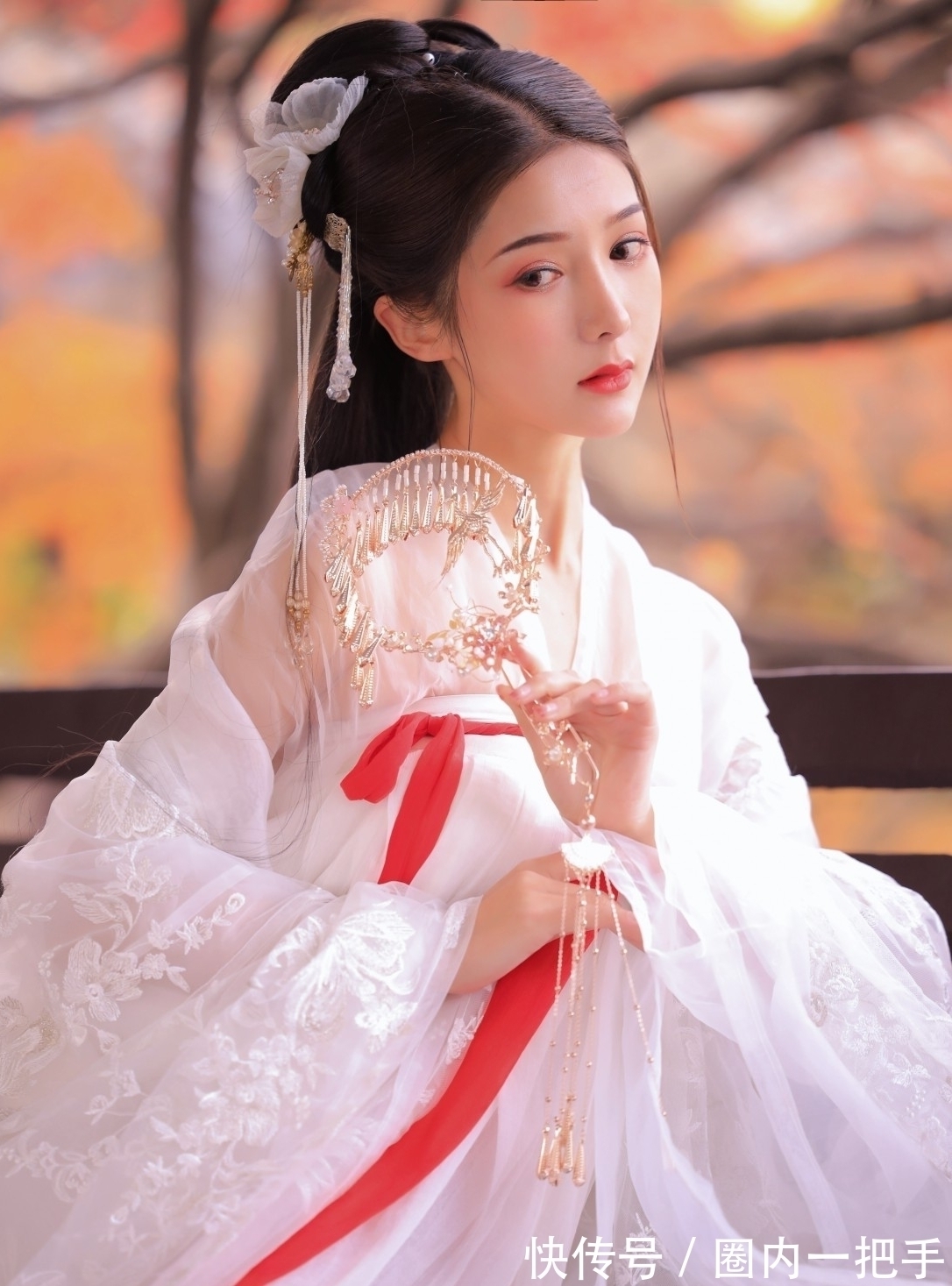 永遇乐!女才子泊舟金陵时,创作了一首感怀之作,充满了兴亡之叹