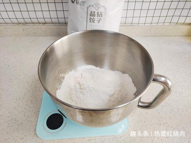 猪油|发面时光加酵母是不够的,多加一勺料,做好的花卷更松软更洁白!