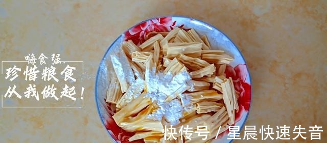 西红柿|木耳炒腐竹，香辣可口非常的下饭，看着太有食欲了！
