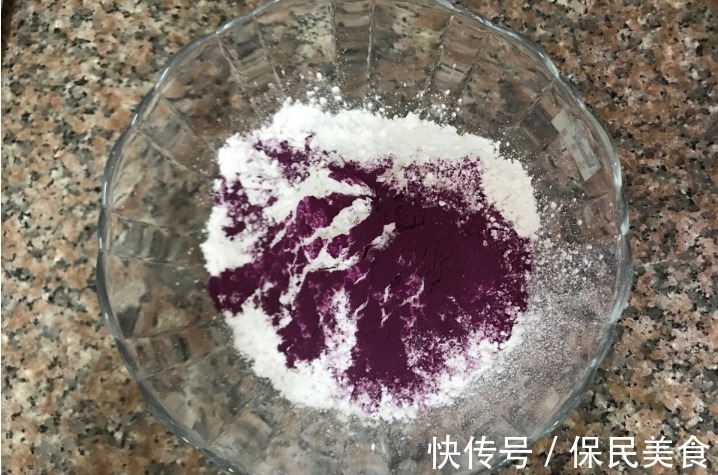 蓝莓|1碗糯米粉，1碗紫薯粉，教你做软糯香甜的紫薯米糕，好看还好吃