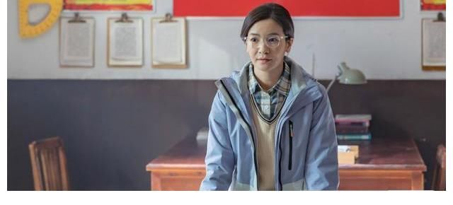 年轻的朋友来相会|《百炼成钢》正在广东卫视热播，何炅饰演扶贫干部遇难题