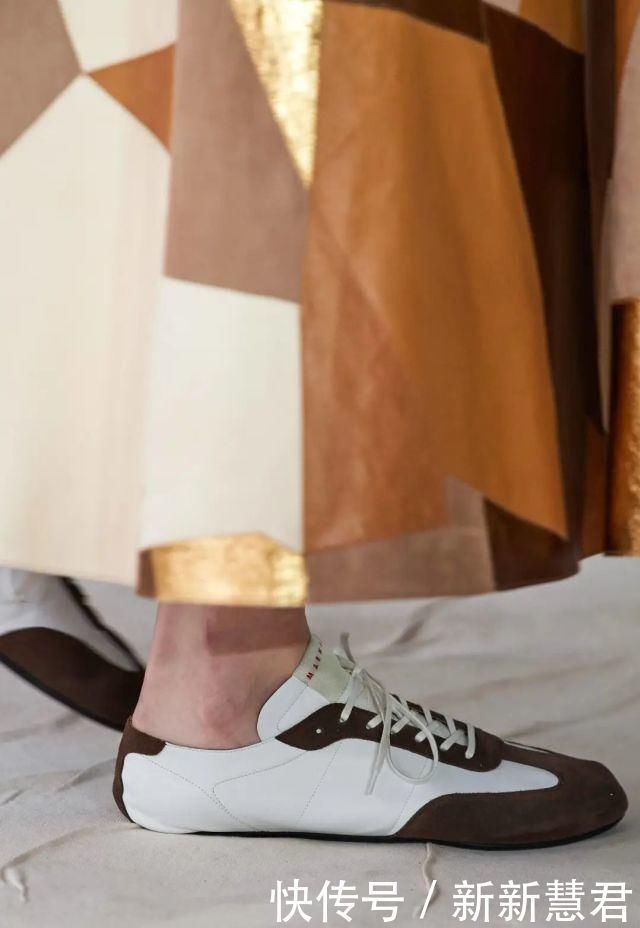 这些“旧球鞋”火极了老爹鞋的时髦C位保不住了…