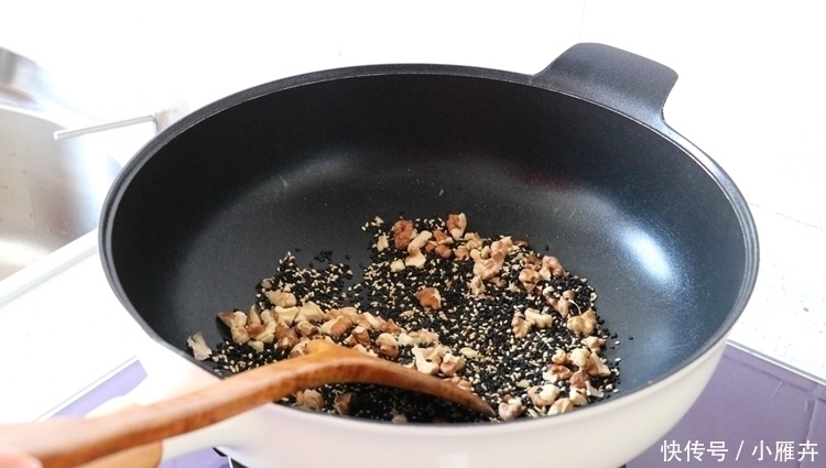 清洗干净|它是“穷人的阿胶”，一斤十几块钱，隔三差五吃，气血两旺显年轻