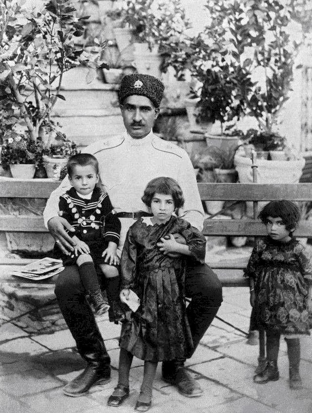 下场|唯一建国后改姓的国家,改姓后两代国王下场凄惨到了极点