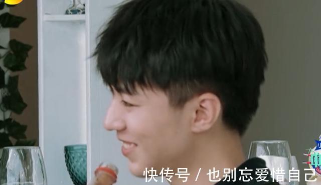 黃曉明《中餐廳》惹怒眾人,被秦海璐狂懟,誰注意到楊紫的表情