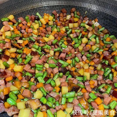 腊肉|好吃的腊肉豆角焖饭,是不是很有食欲呀