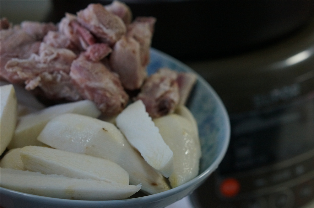  滋补|芋头和它才是绝配，冬天吃最好，滋补赛羊肉