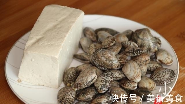 鲜香|1块豆腐，1把花蛤，锅中炖一炖，鲜香美味，出锅连汤都不剩