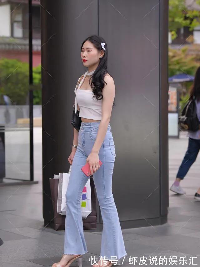 小个 小个子女生穿搭牛仔裤搭配高跟鞋,显瘦增高魅力十足,你喜欢吗?