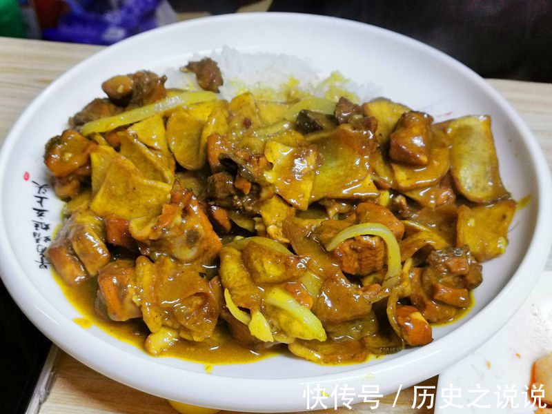 馆子|女儿请爸妈下馆子， 3菜1汤2主食，花费没过百，网友：真实惠