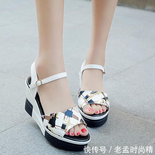 百搭 你需要一双好的凉鞋，因为你有好多人要见