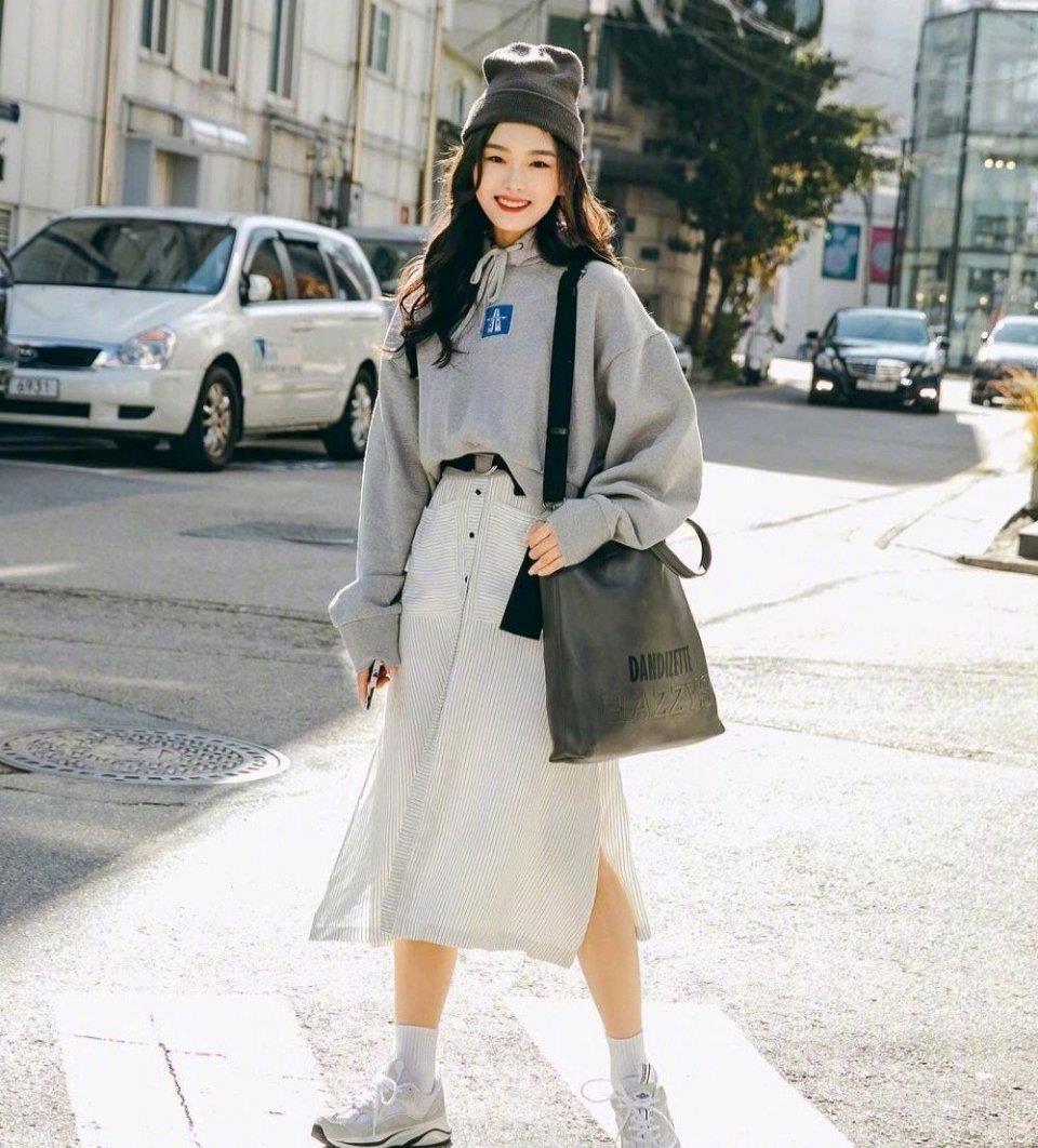 韩国欧尼秋冬街拍合集,搭配简单气质up,日常上班都能轻松应对
