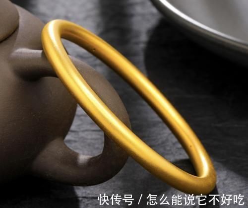 黄金首饰|古法工艺已经out了？今年的黄金首饰，正流行“镂空”元素