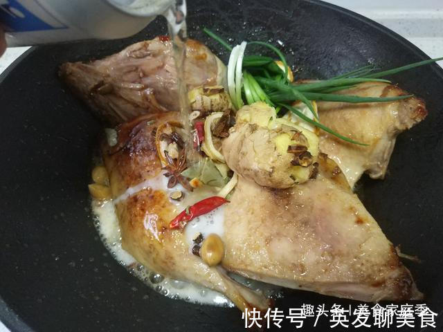 金黄|沙县小吃10元一只的鸭腿,在家9.9元卤一锅,色泽金黄诱人超好吃