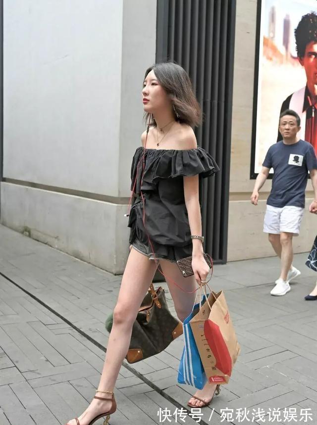 搭配 黑色时尚上衣搭配黑色经典短裤,显高显瘦,没有腿型