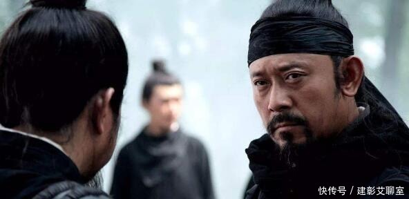 一巴掌|曹植为啥斗不过曹丕?曹操已经给出答案,现实给梦想“一巴掌”