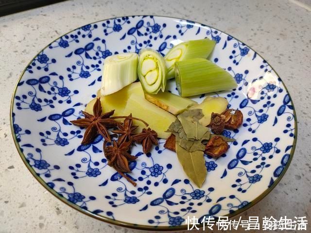 糖色|爷爷做了几十年红烧肉,口感软烂香入味,香料只加这四味即可