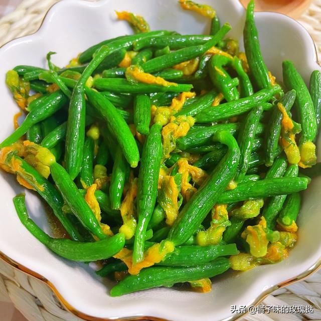 黄瓜花|美食家常菜推荐：香辣龙虾尾，清炒黄瓜花，咸肉黄花菜，简单营养