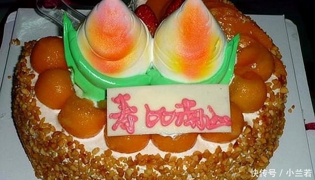 凑热闹|老妈生日,嫂子主动下厨,她上桌就板起了脸,你来凑热闹、评评理